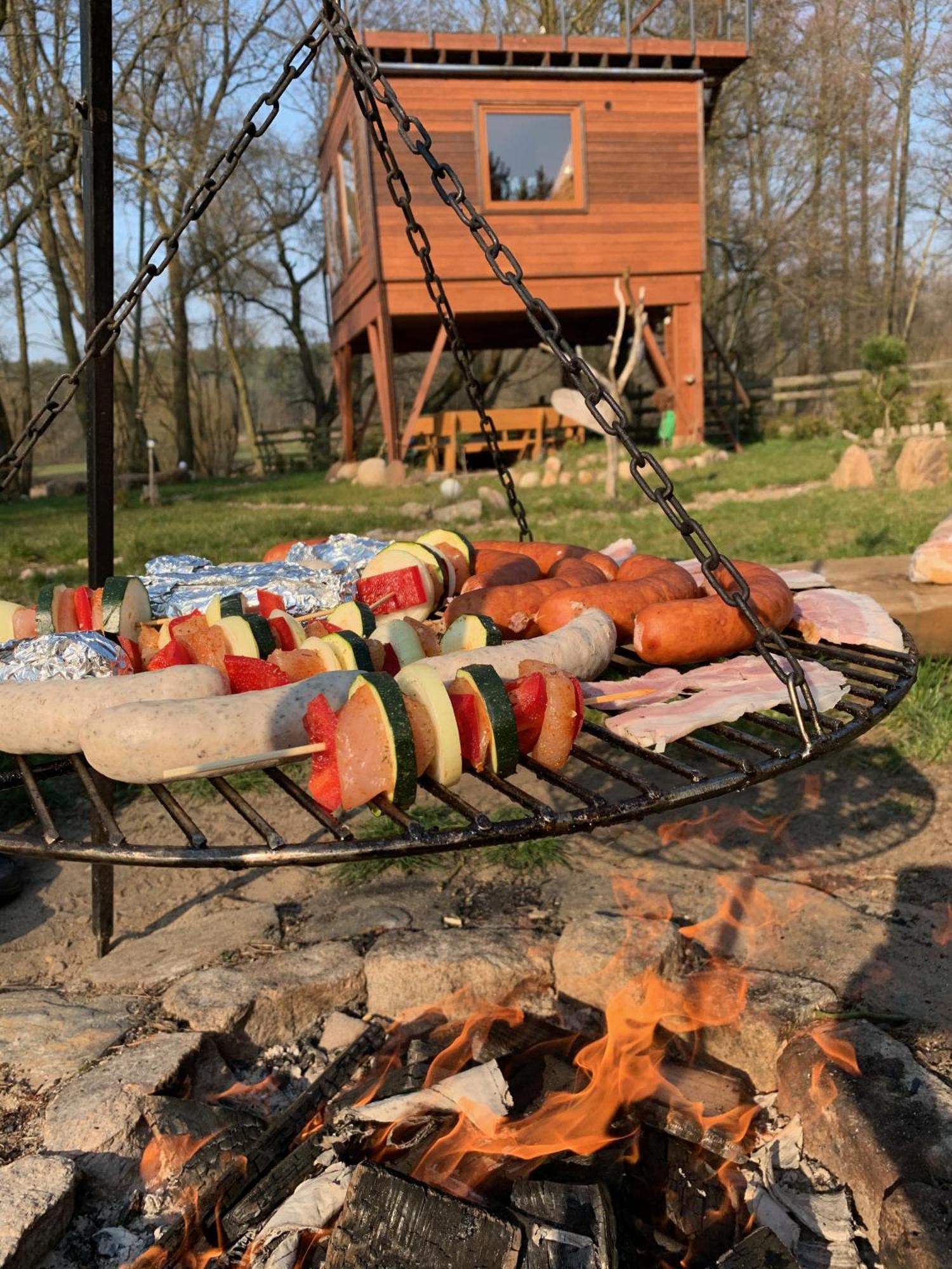 Domek Na Drzewie W Dolinie Uradu Villa Esterno foto