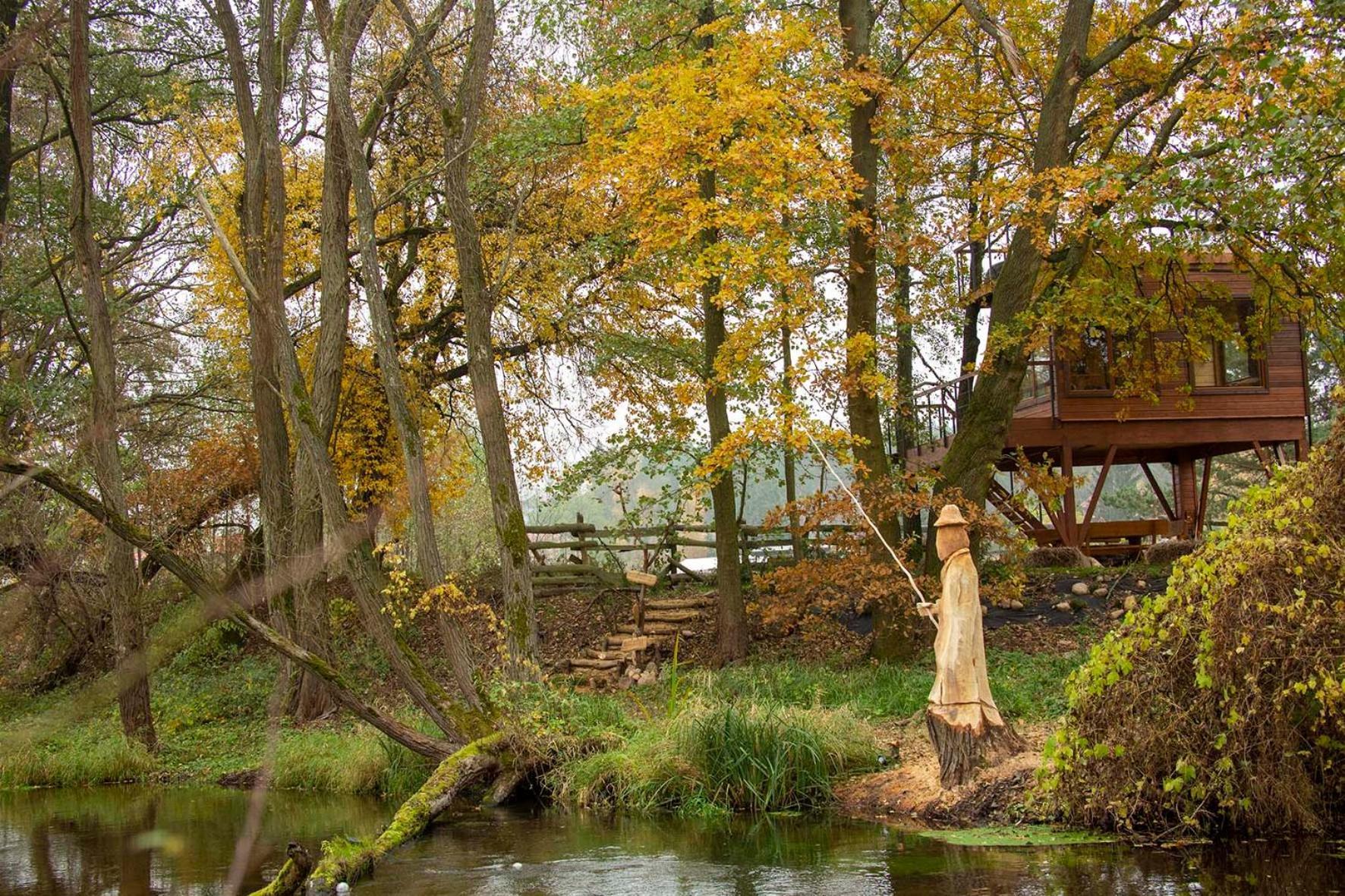 Domek Na Drzewie W Dolinie Uradu Villa Esterno foto